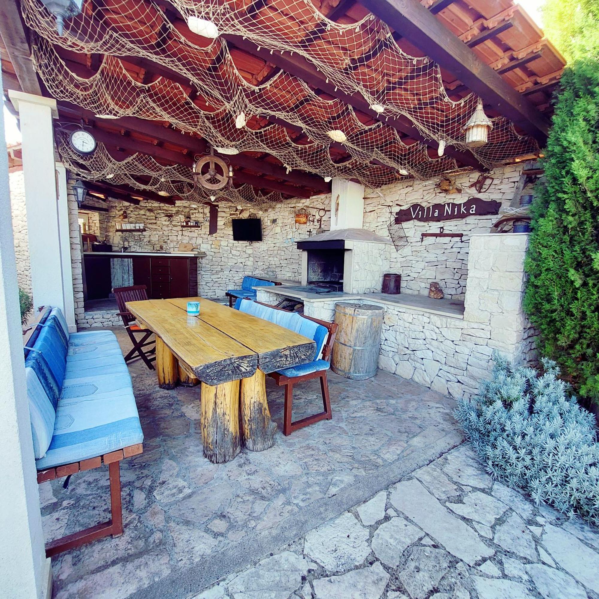 Charming Villa Nika With The Pool Supetar Buitenkant foto
